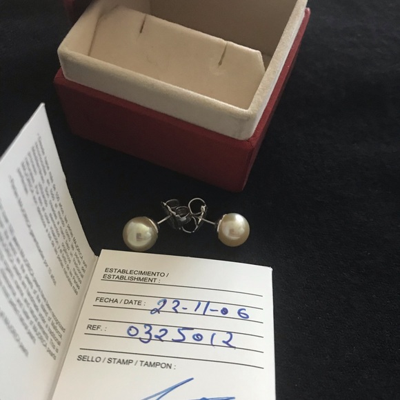 MAJORICA 18” length Pearls with Earings. Traditional and Classic - Picture 8 of 14